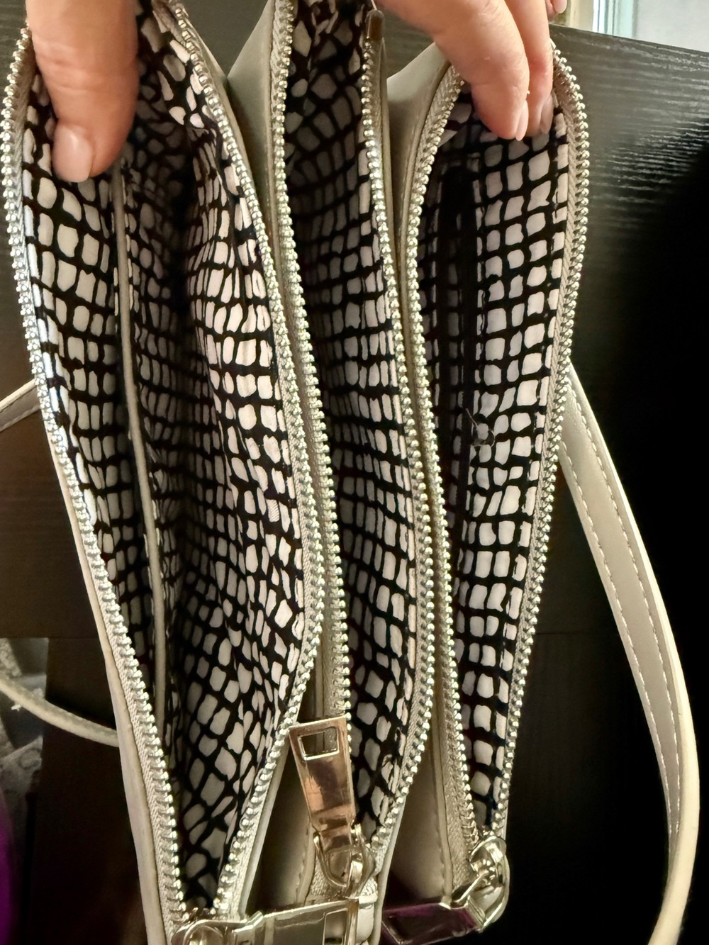 Classic Cream Crossbody Bag - Unbranded - Picture 3 of 4